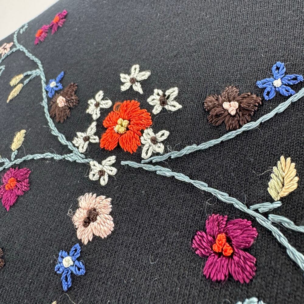 Parisian Signature Silk Nylon Embroidered Floral Art-to-Wear Turtleneck Sweater - Picture 4 of 7
